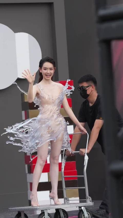 这造型谁能忍住不多看两眼