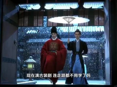 老戏骨顶啤酒肚走四方步 气场碾压一众古偶男主