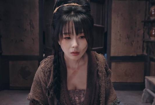 美女意外发现，地痞夫君竟是三界仙尊，前面多瞧不起后面就有多巴结！
