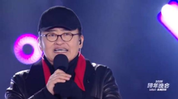 刘欢最后公开演出,跨年压轴冻得发抖仍唱完绝唱