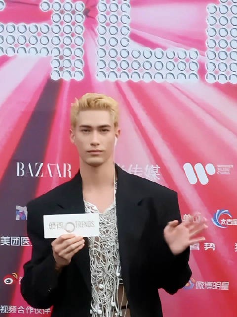 米卡—红毯贵公子实拍