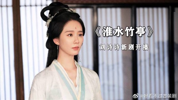 她仅仅只有四岁,取乐方式却是与众不同