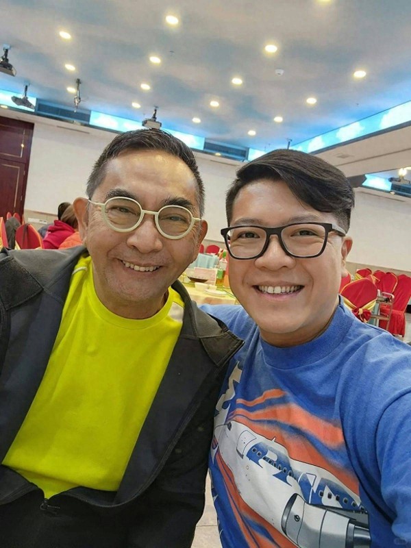 TVB“御用恶人”广州带团陪玩，精神十足，内地拍3日戏够花两个月
