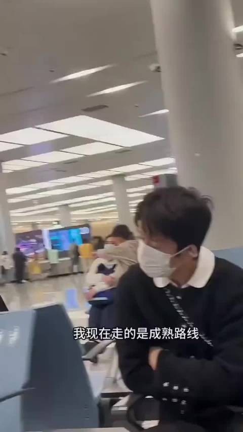 井柏然刘雯无名指同戴戒指,剧终回归生活