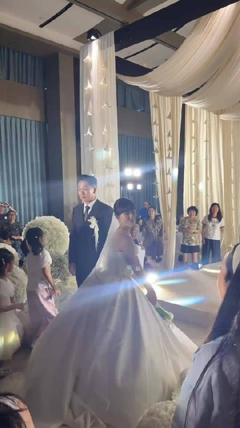 侯卓成抢捧花,和杨汝晴还在一起?