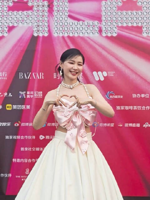 请接收金靖的爱心连击