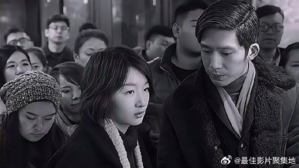 飞机临时停运，小伙想跟美女一起住酒店，美女拒绝！