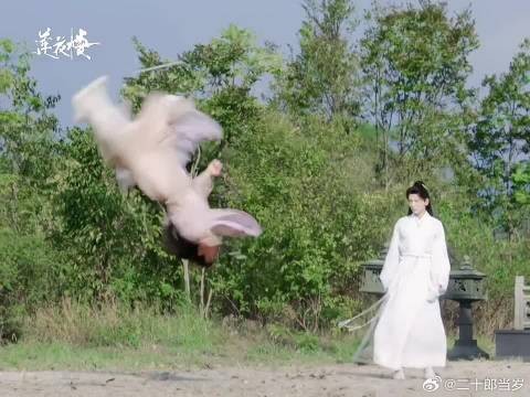 吻颈展刃，非死即伤