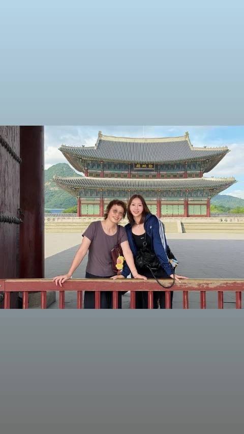 仲慧分享和妈妈的动态，是不是跟着去韩国照顾她起居？
