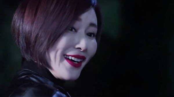 没想到女人竟然用价值150万的轿车换取马夫手中不足15000元的三匹马!