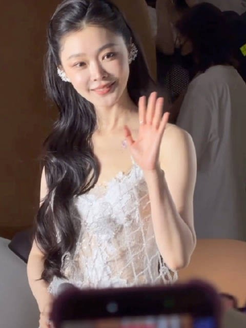 宋轶超近怼脸直拍,太甜美了,皮肤好白是真仙女!