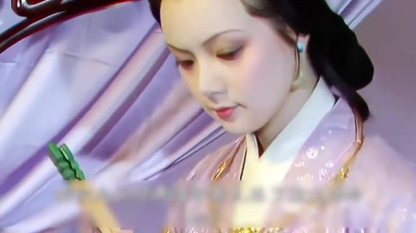 从冷香丸读懂宝钗：克制的底色里，藏着不为人知的委屈