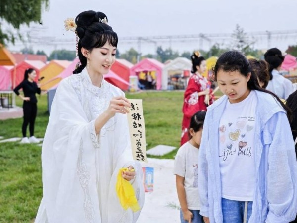 校地携手重游大观园红楼梦时尚秀演在张家湾古镇启幕