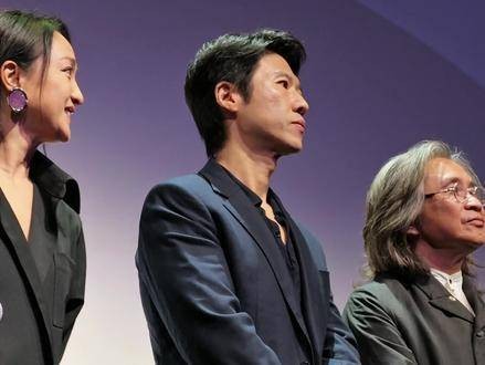 王骁用English回应主持人的发问，这口语实力真惊艳！