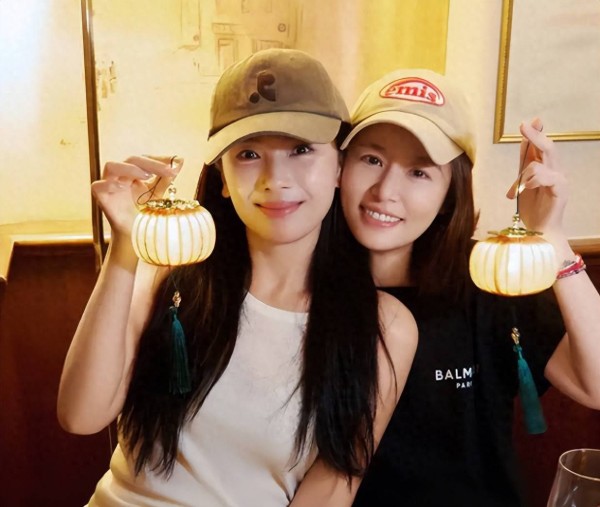 中秋佳节，刘涛与林心如合体， 友谊万岁！