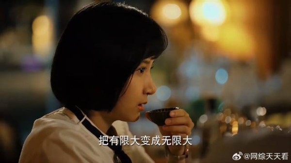 小果替老总喝酒,不小心说错话,三杯酒白喝了