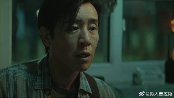 父亲帮儿子写文章 想让儿子快速出名，怎料被保安看穿
