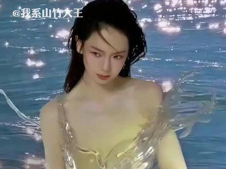 惊呆了!转瞬即逝的水花,竟被3D打印技术凝成女明星红毯上的流动诗篇?!