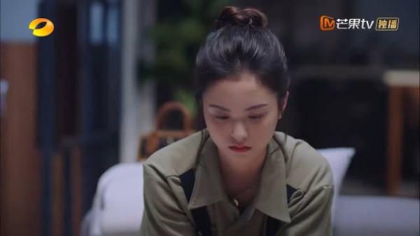 凌霄看到李尖尖高兴，见小橙子不高兴，小橙子吃醋了