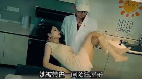 漂亮女人刚刚骗完钱就被更坏的人盯上了