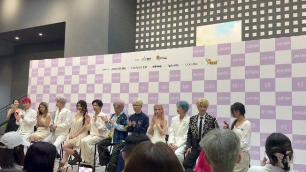 发一个见面会签售入场+自我介绍 大家都好美好帅