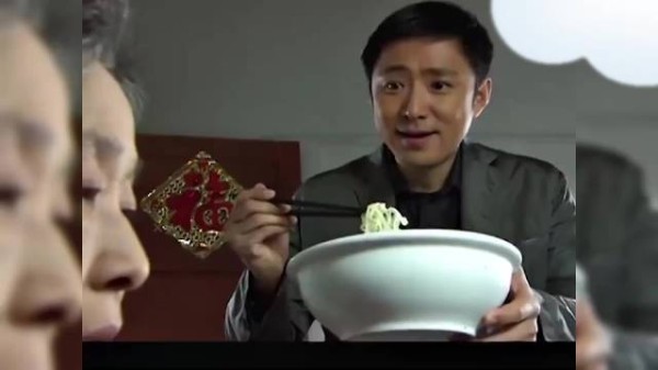 外婆假装老年痴呆,不料孙女婿用一碗面,直接揭穿她的骗局!