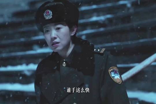 员工半夜发现雪人，仔细一看是被冻僵的真人，这尺度也太大了！ 王佳佳 张哲华