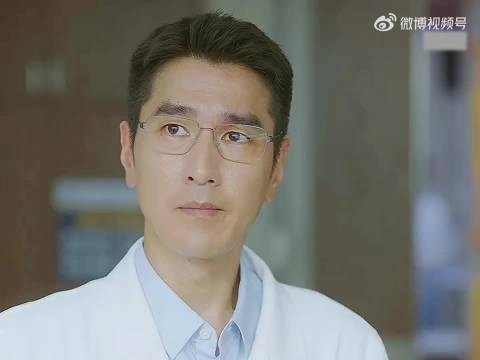 误打误撞碰见真大神，跑腿小哥一不留神救了自己一命！