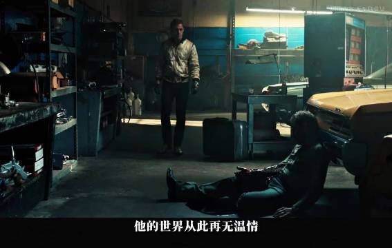 当他戴上特技面具，便不再是人，而是从黑暗里走出的死神…