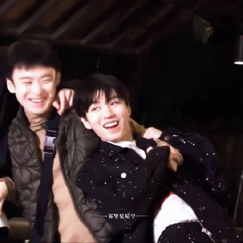 谁懂啊！有什么会比看三个少年的旅游更养眼的呢？真的很喜欢这个综艺