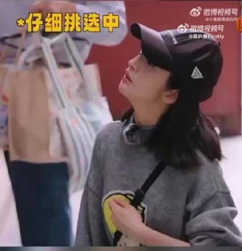 林依晨:看中就买,从不讲价!花少团逛街画风好不一样哈哈