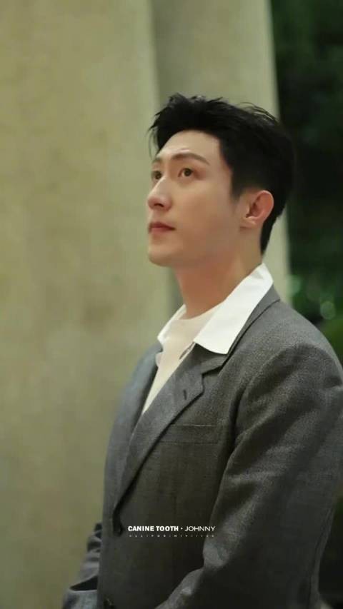 米兰时装周造型收获众多好评,从成熟型男风格的西装,到休闲雅绅的工装混搭…
