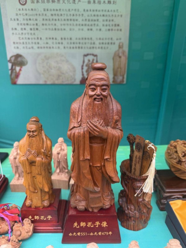 2400年楷雕活化石 曲阜匠人38年与木头对话