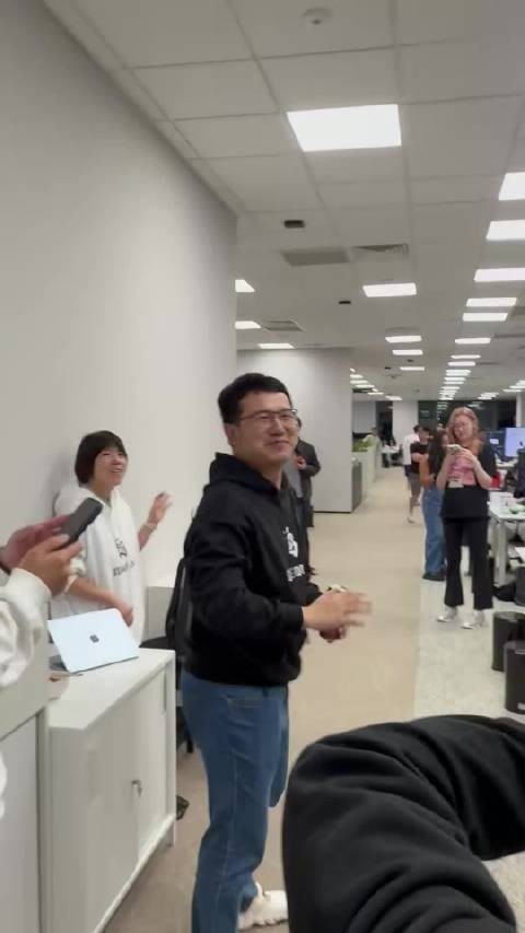 Manus 2.0 发布现场~~ 看起来氛围还是蛮好的