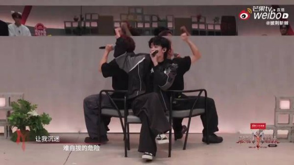 伴奏声音很小也稳得住,王赫野音准在线,姚琛曹骏配合默契,89分属实实至名归