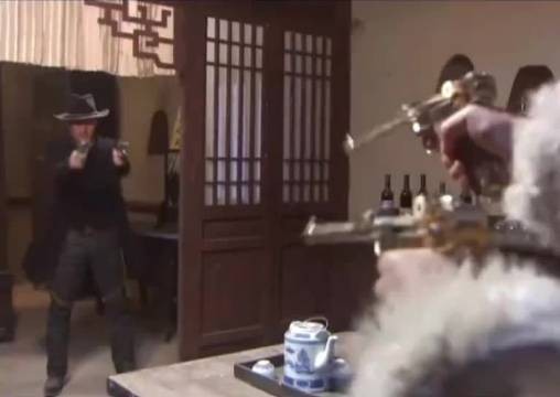 燕双鹰和沈七七展开厮杀!