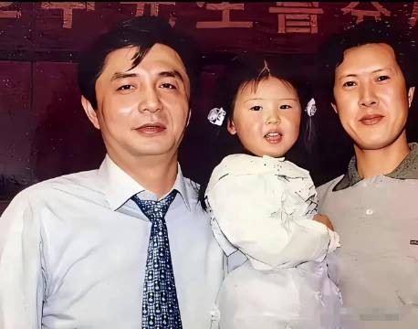 1999年汪嘉伟张友生与张常宁合影,稚童长成女排顶梁柱