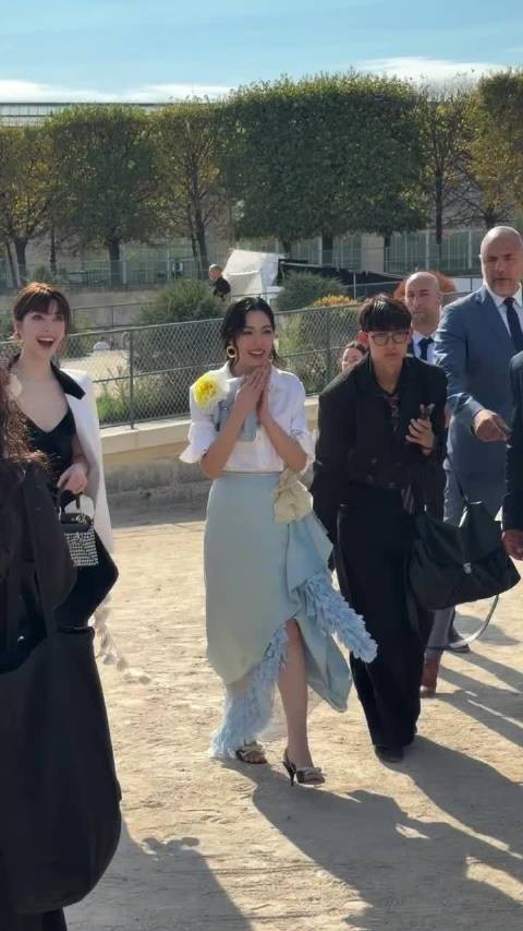 邝玲玲、Orm Kornnaphat 亮相Dior 2027春夏大秀,身穿超季迪奥2027早春系列…