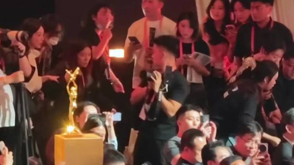 杨紫金鹰节进场