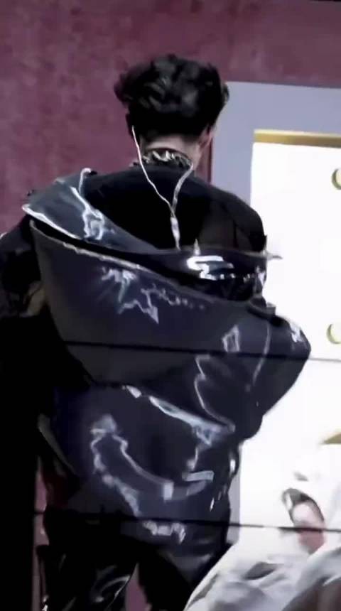 王鹤棣综艺现场松弛回应流言,巧解风波