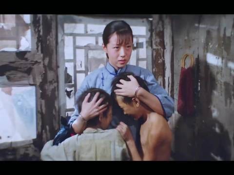 女人只是帮忙擦了个车，却把自己人生全搭进去了！