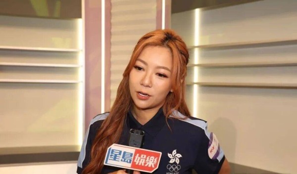 香港女星何雁诗罕谈婚后状态,与郑俊弘不再有特别激情,把照顾儿子放在第一位