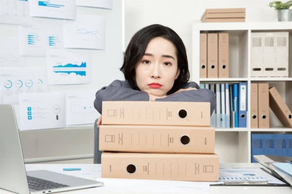 夫妻能一起送孩子上大学,还笑着挥手,说明这个家养出了爱,也守住了爱