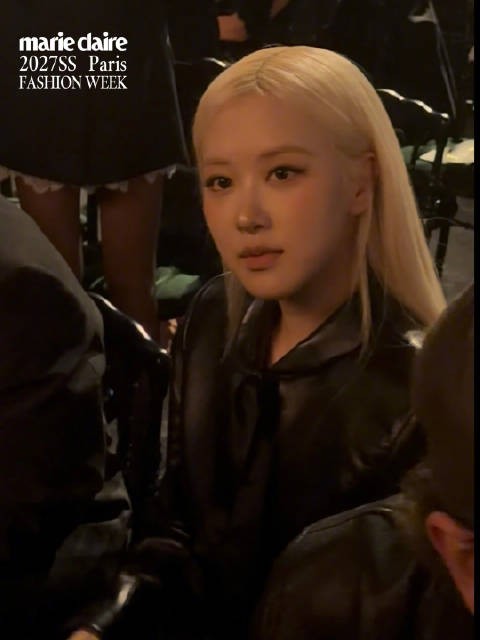 注意,你在秀场被ROSÉ发现了 来查收彩英甜甜的say hi吧!
