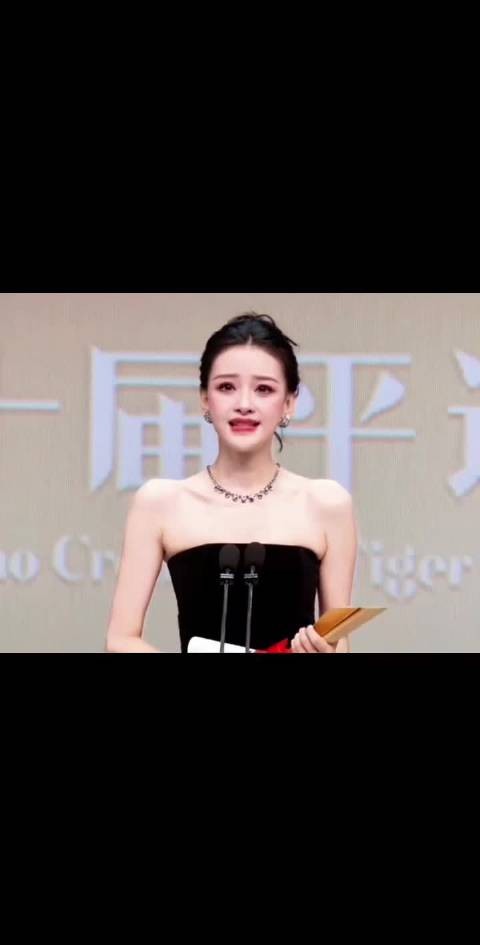 孙怡获奖董子健在台下鼓掌,这个眼神真的有过期糖那味儿了