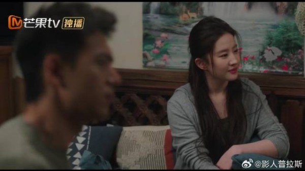红豆无意听见谢之远黑历史，被堵门不让走，谢之遥追着怼太好笑
