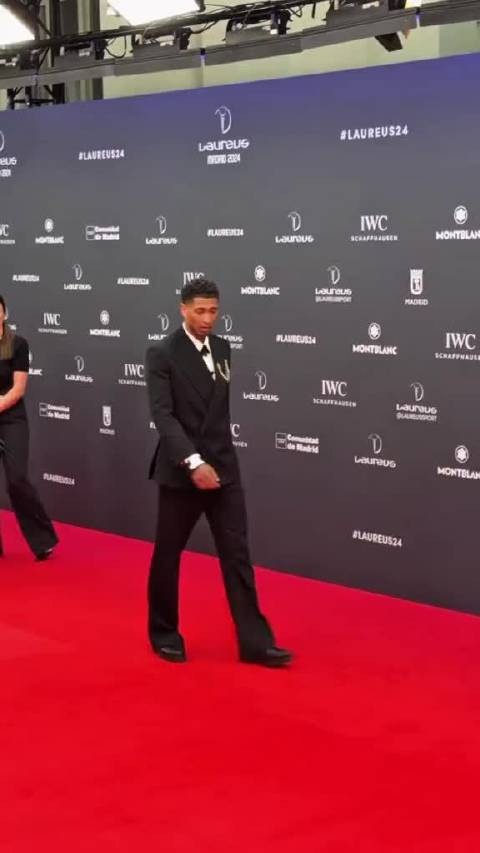 贝林厄姆这气质也太绝了，简直像男模走秀，皇马球星帅得有点犯规！