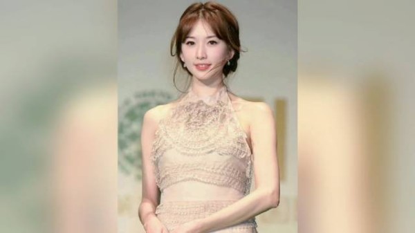 51岁林志玲短发封面上热搜，日系风反差太大，网友直呼认不出