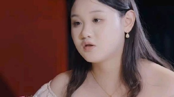 内娱终于出现个可怕的艺人， 就是张家齐， 不是说她跳水有多厉害…