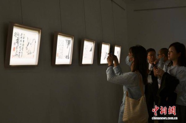 八大山人诞辰400周年 作品《个山杂画册》亮相香港苏富比